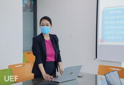 99ok123 organized the acceptance session for scientific research topics of Finance-Banking faculty