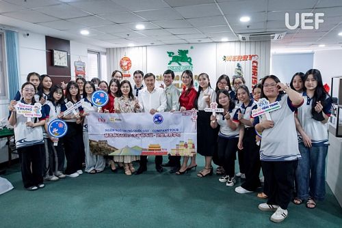 99ok123ers of Chinese Language discover career opportunities at Uniland Group