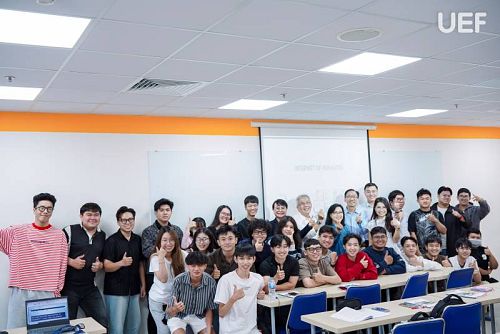 Co-teaching Class: E-Commerce in the Era of AI and Global Integration
