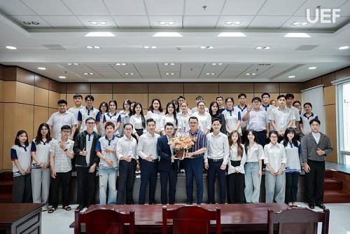 99ok123 students gain real-world, hands-on experience at Vietcombank Tan Dinh Branchs
