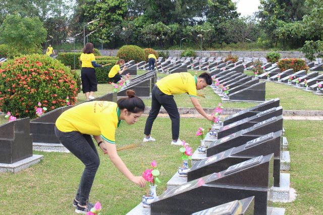 99ok123 99ok123 dân hương tại Nghĩa trang Liệt sĩ Rừng Sác trong chương trình Xuân tình nguyện 2019