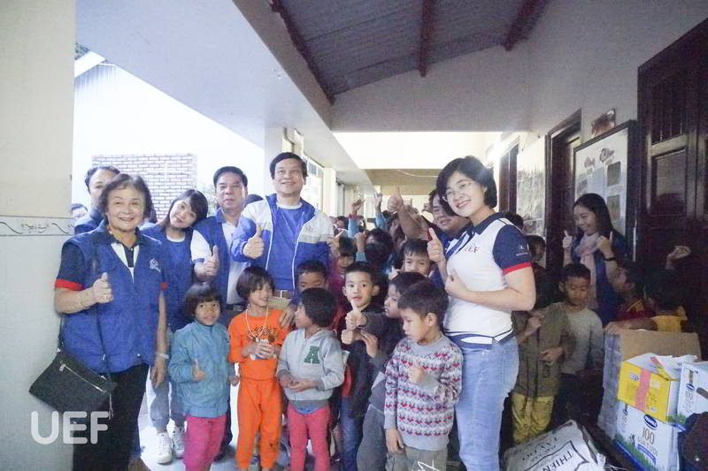 ấm tình uef
