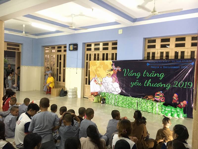 Vầng trăng yêu thương 2019