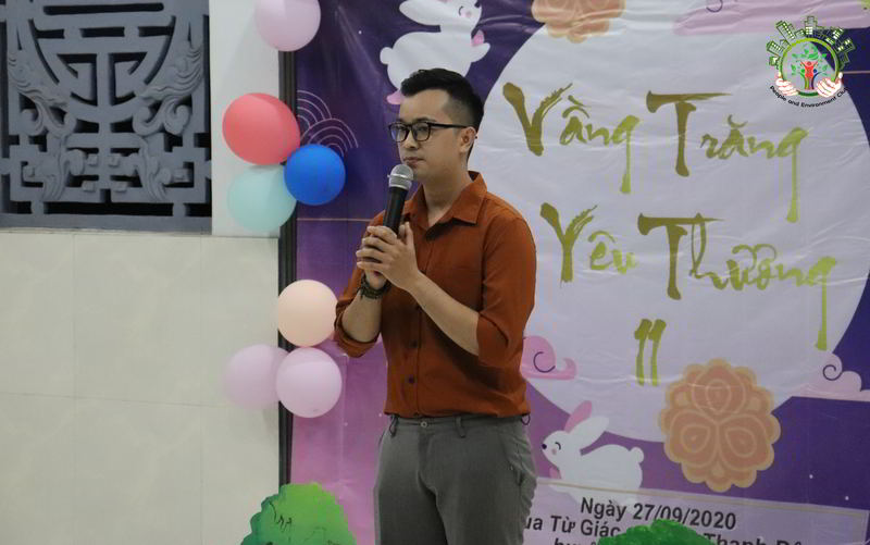 Vầng trăng yêu thương